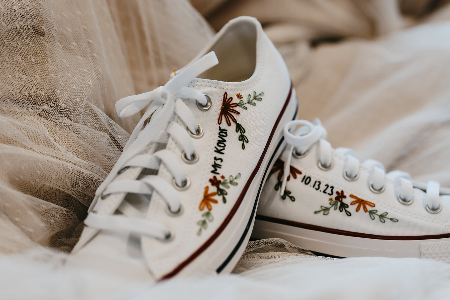 Custom Floral Embroidered Bridal Low-top Sneakers